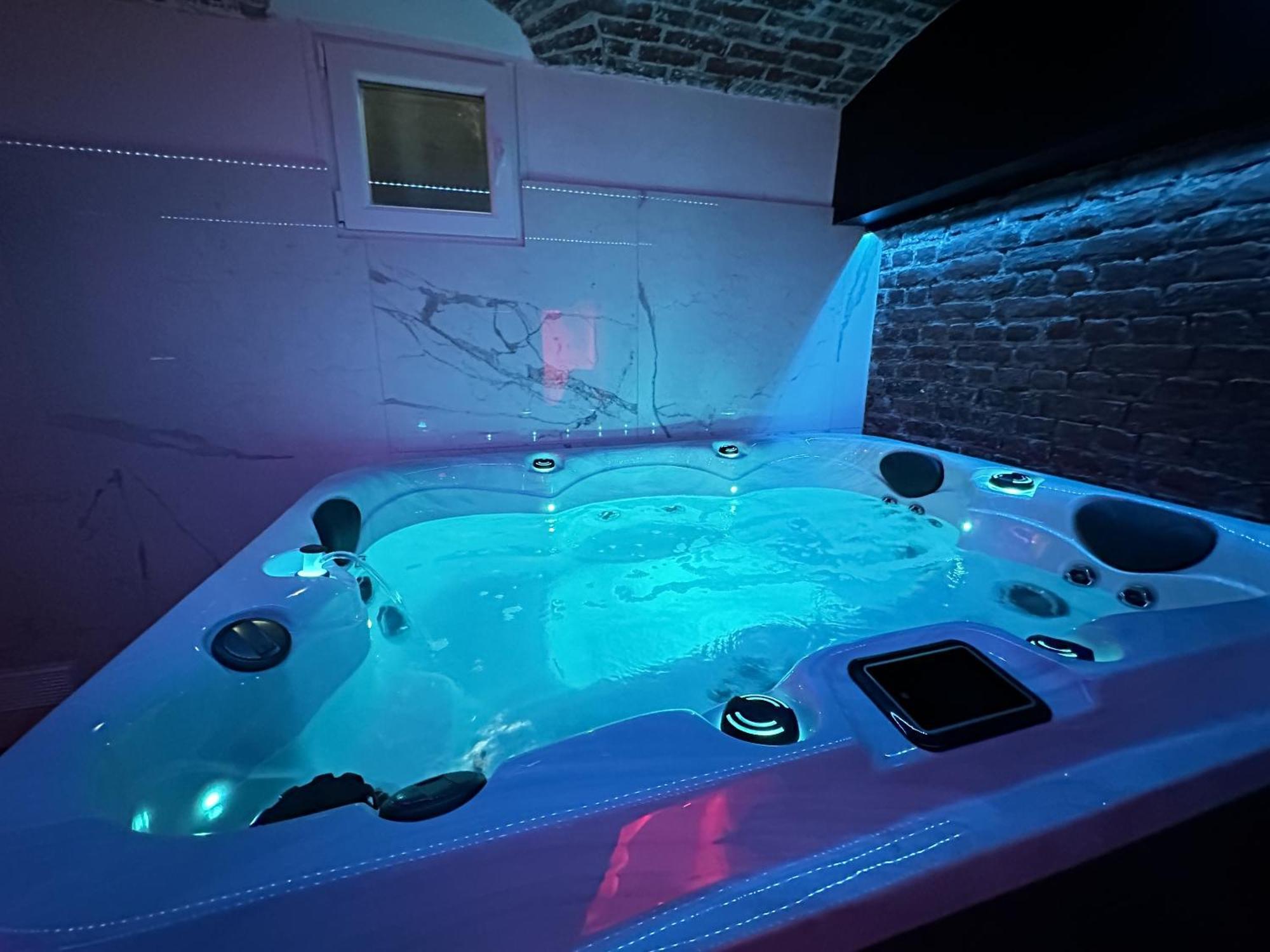Le Bijou - Appartement, Sauna Et Jacuzzi - Lille Bagian luar foto