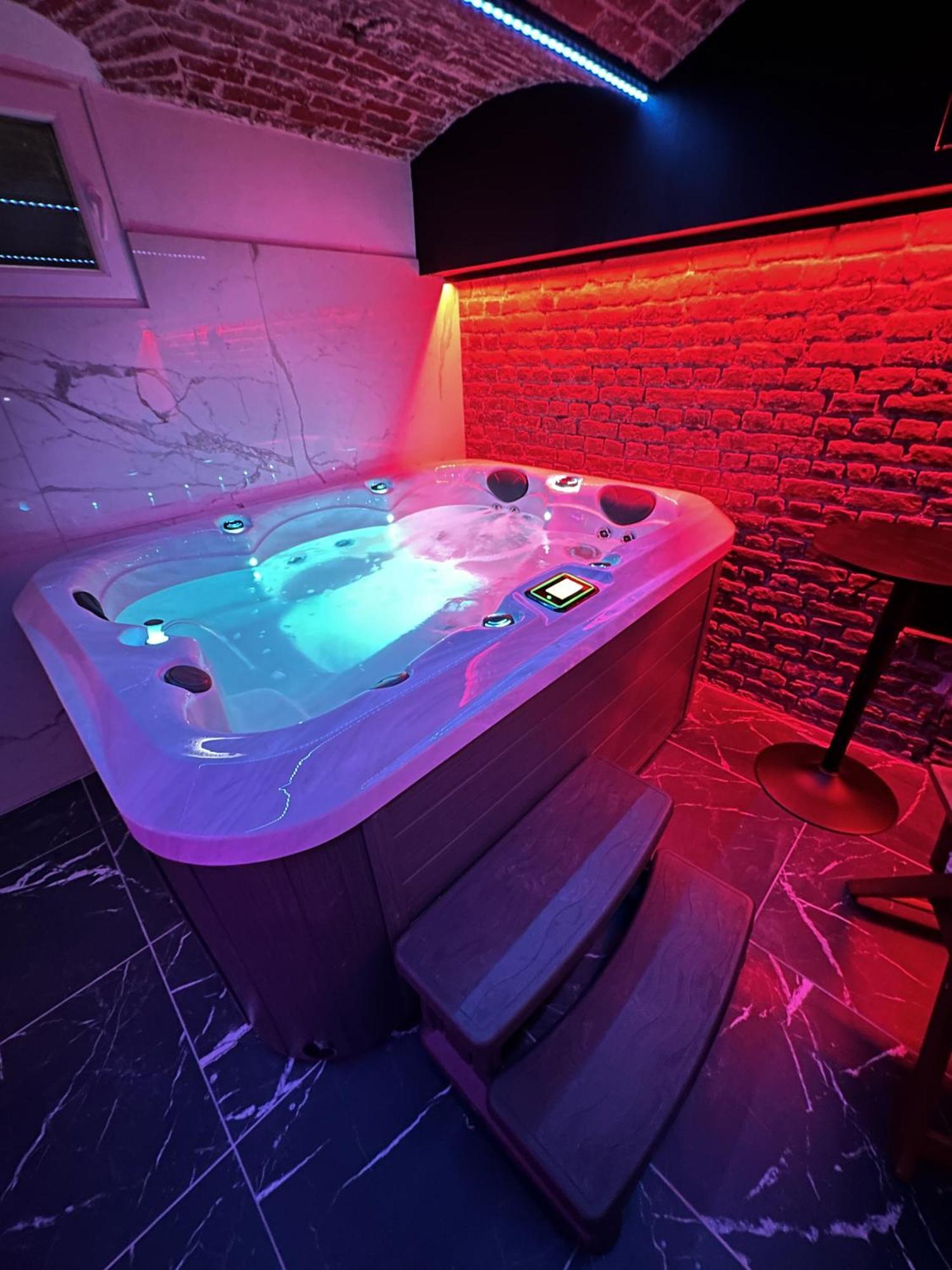 Le Bijou - Appartement, Sauna Et Jacuzzi - Lille Bagian luar foto