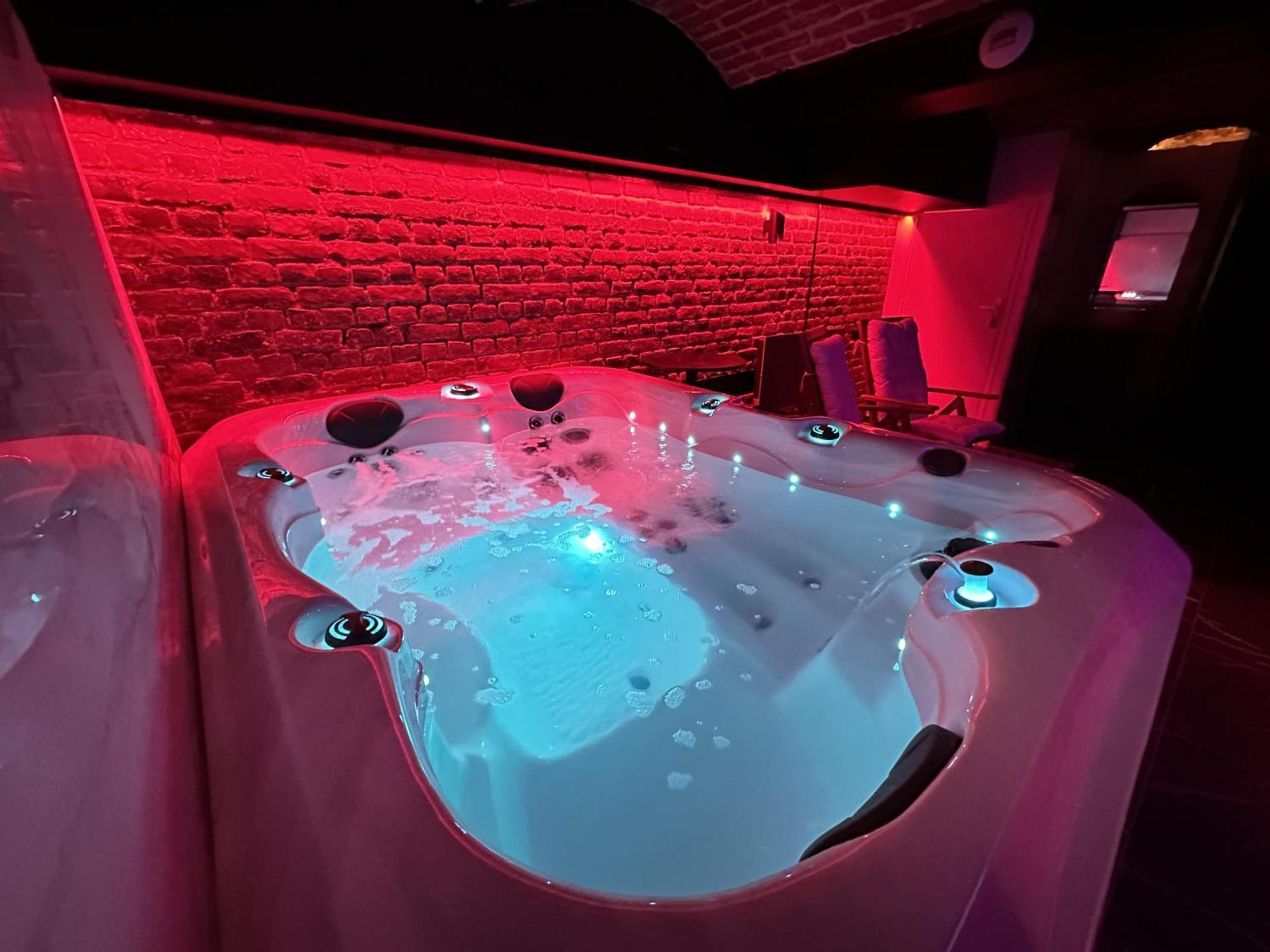 Le Bijou - Appartement, Sauna Et Jacuzzi - Lille Bagian luar foto