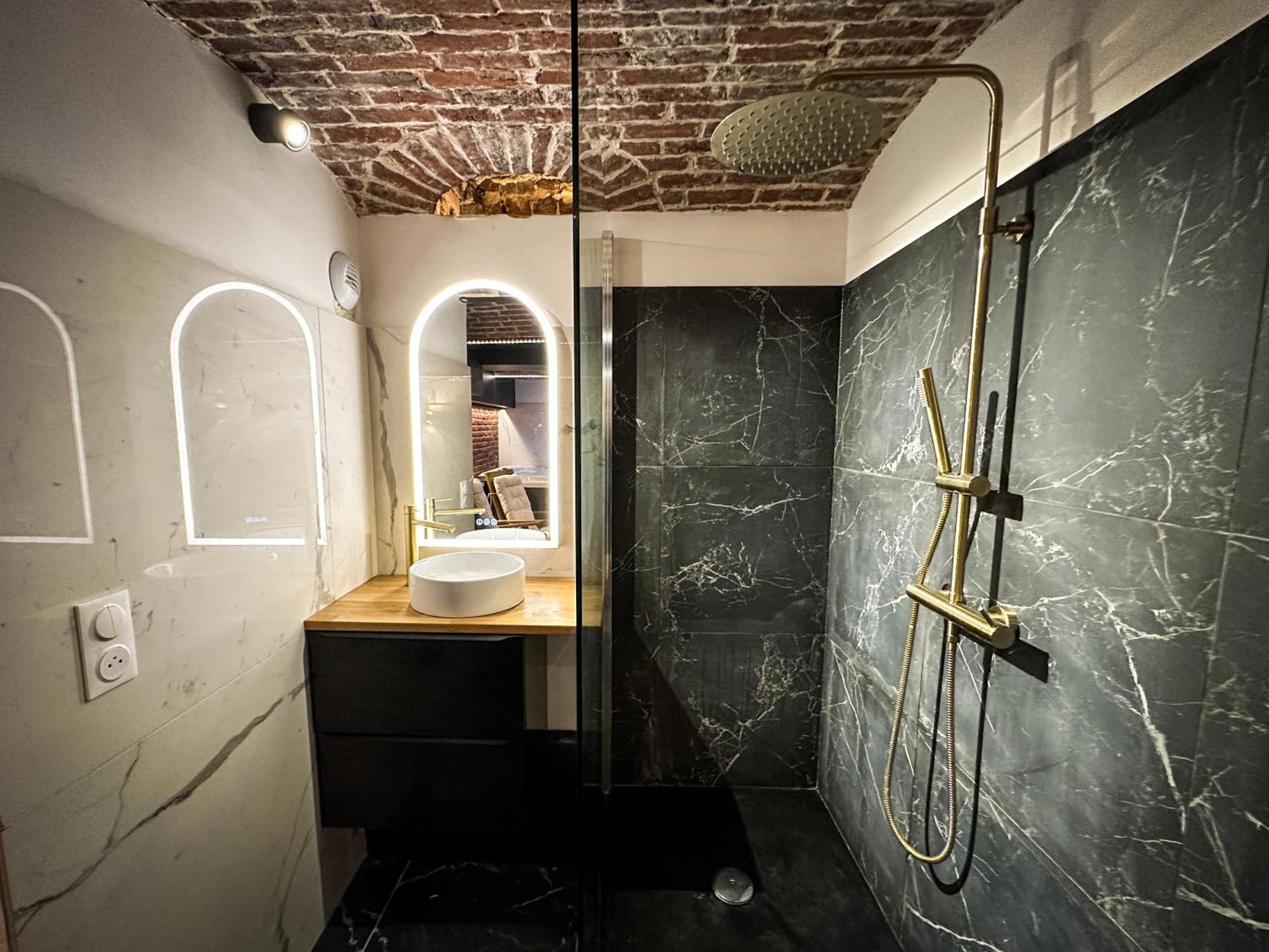 Le Bijou - Appartement, Sauna Et Jacuzzi - Lille Bagian luar foto
