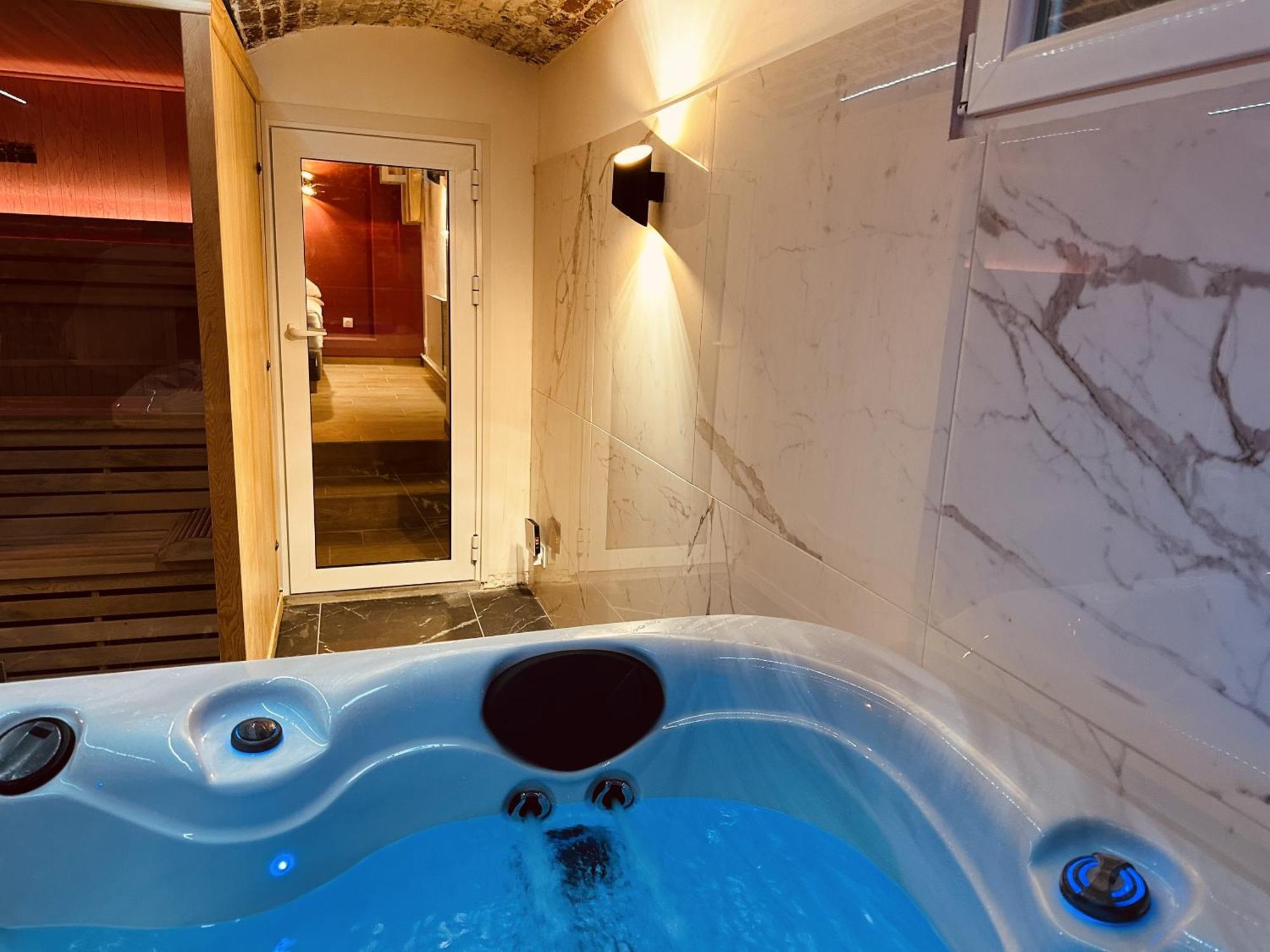 Le Bijou - Appartement, Sauna Et Jacuzzi - Lille Bagian luar foto
